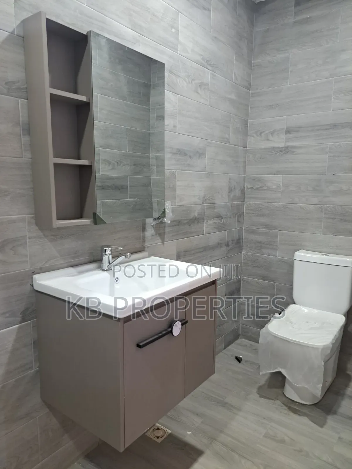 6bdrm House in Kb Properties, Spintex for rent