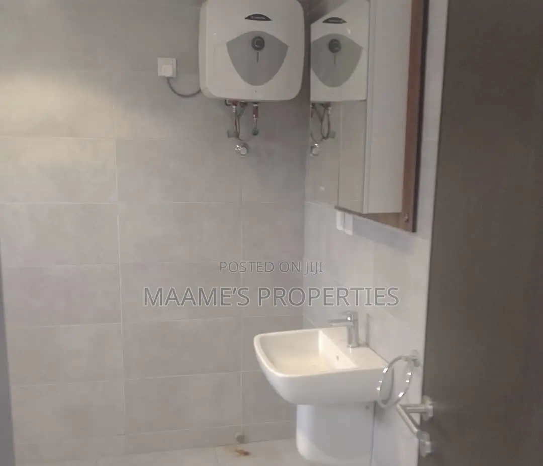 4bdrm Duplex in Airport Residential Area for rent