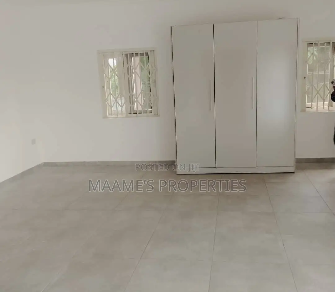 4bdrm Duplex in Airport Residential Area for rent