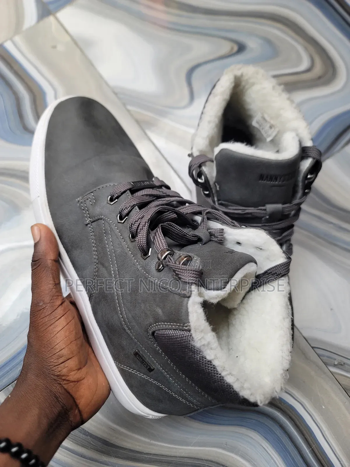 Snow Winter, Shoe