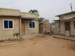 6bdrm House in Buduburam, Gomoa East for sale