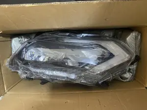 Nissan Rogue 2017,2017,2019,2020 Headlights/ Headlamp