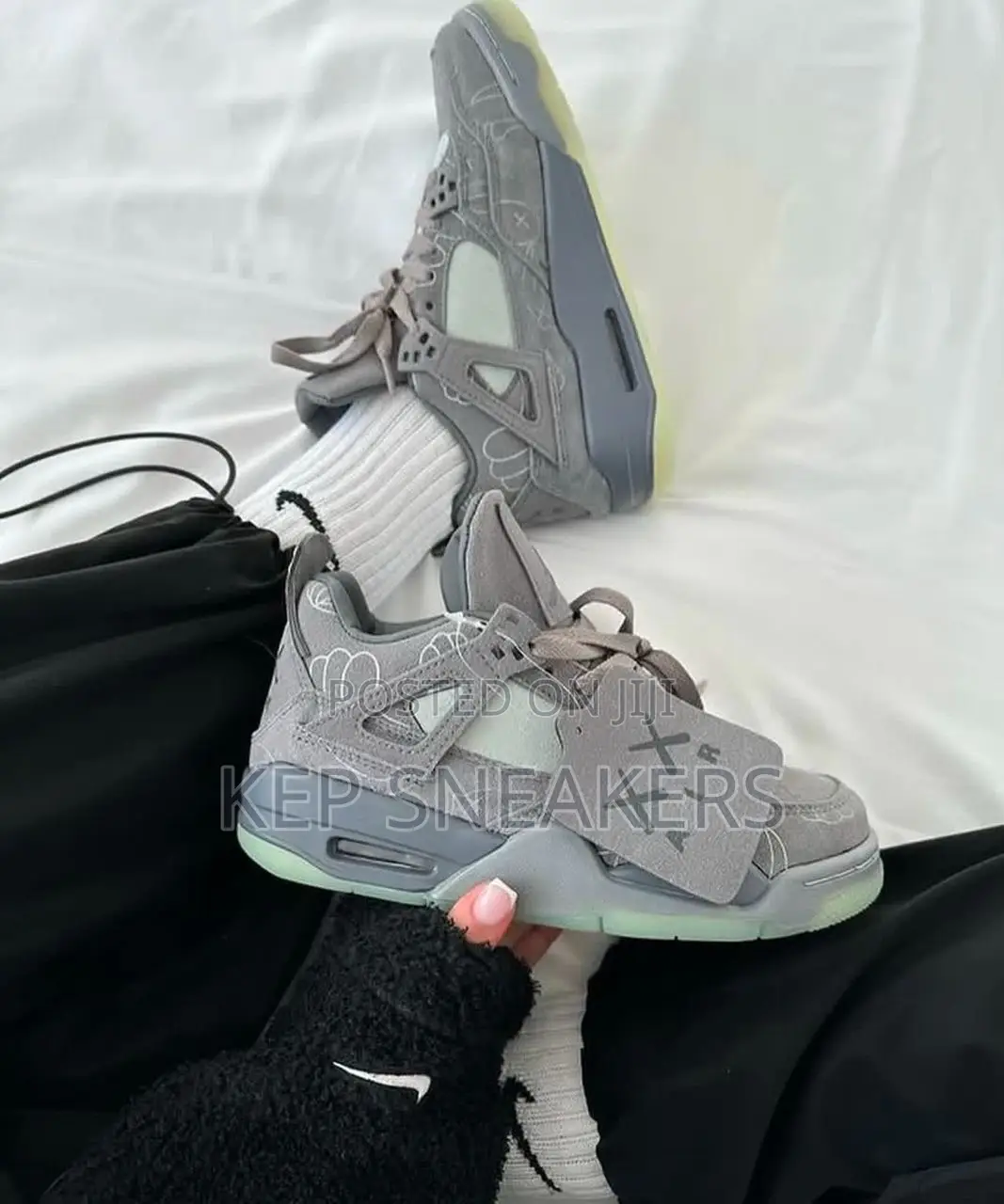 Air Jordan 4 Retro “Suede Kaws Cool Grey”