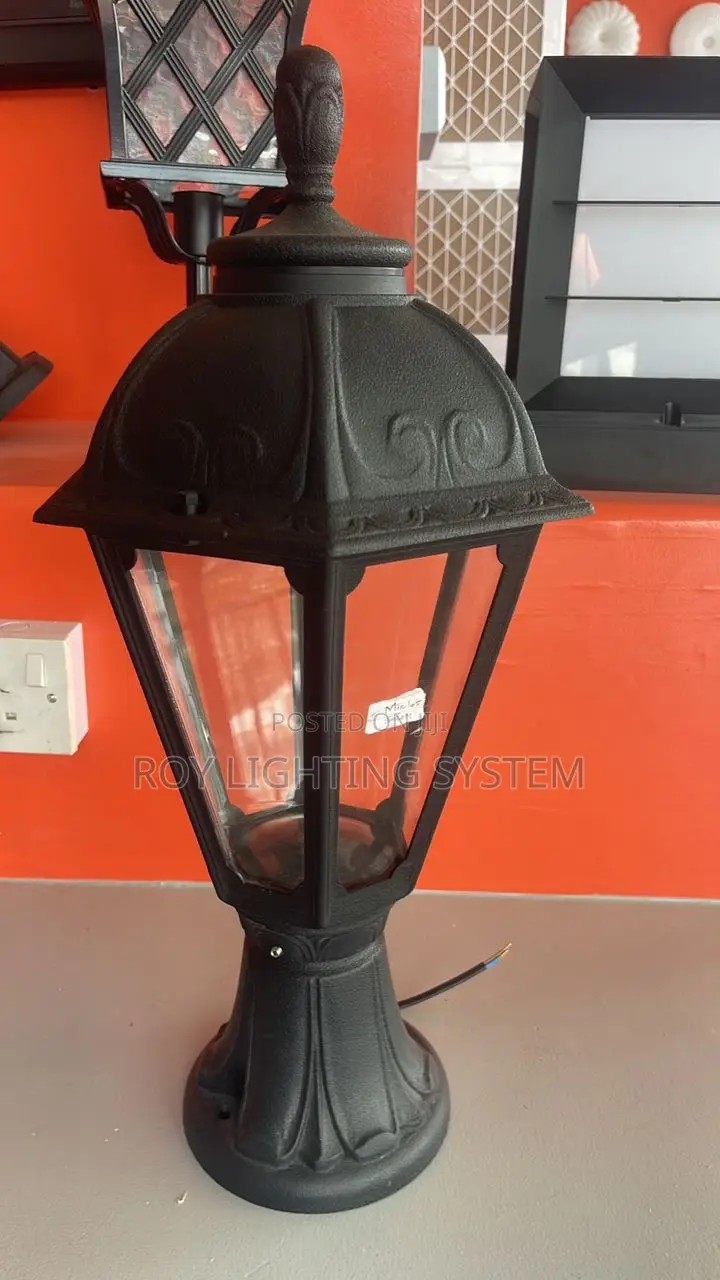 Single Pillar Gate Light
