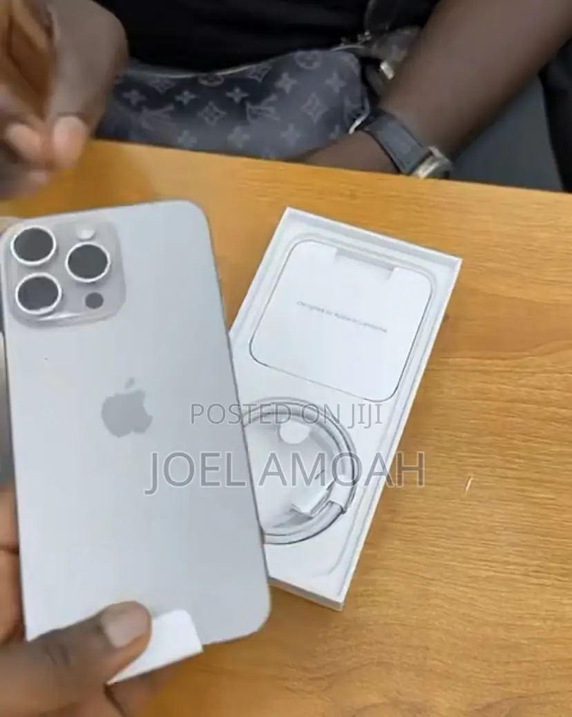 New Apple iPhone 15 Pro Max 256 GB Silver