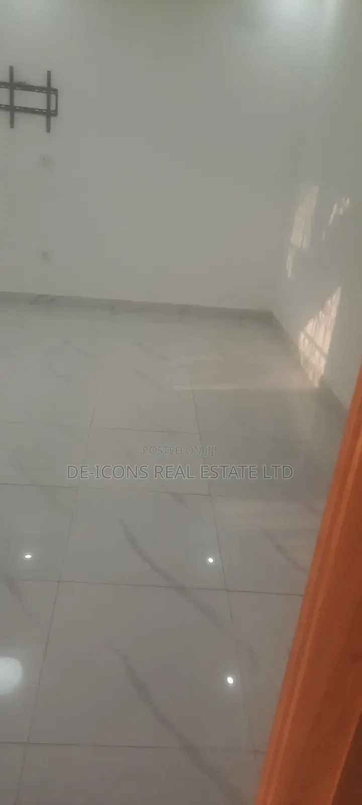 2bdrm Apartment in De-Icons Real Estate, Ga South Municipal for rent