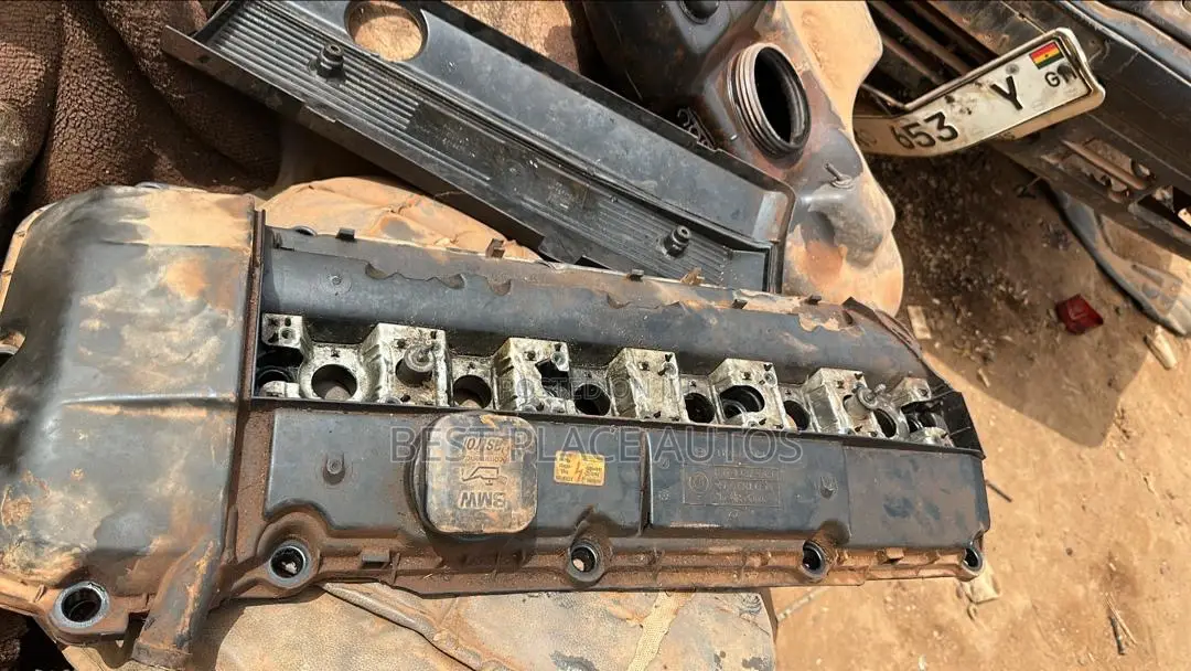 BMW X5 Engine Head Cover