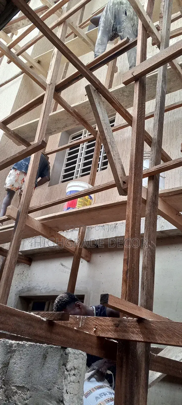 We Are Good in Painting, Skimming and Graffiato Selling / Installation