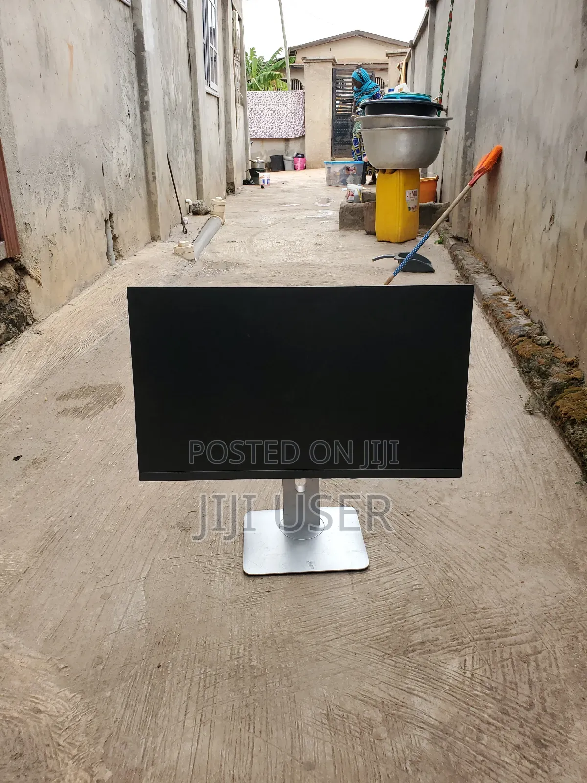 24inchs Dell Ips Edgeless Monitor 60hz Very Neat