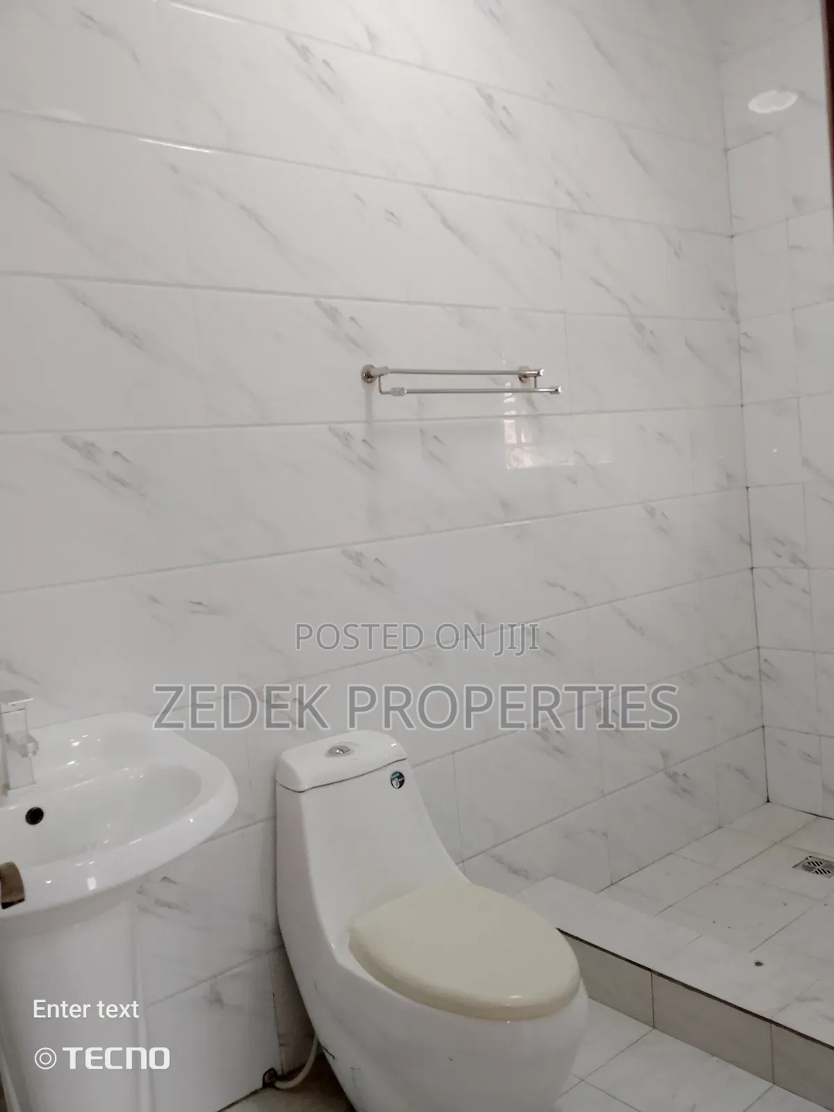 3bdrm Apartment in Zedek Properties, Ashomang Estate for rent