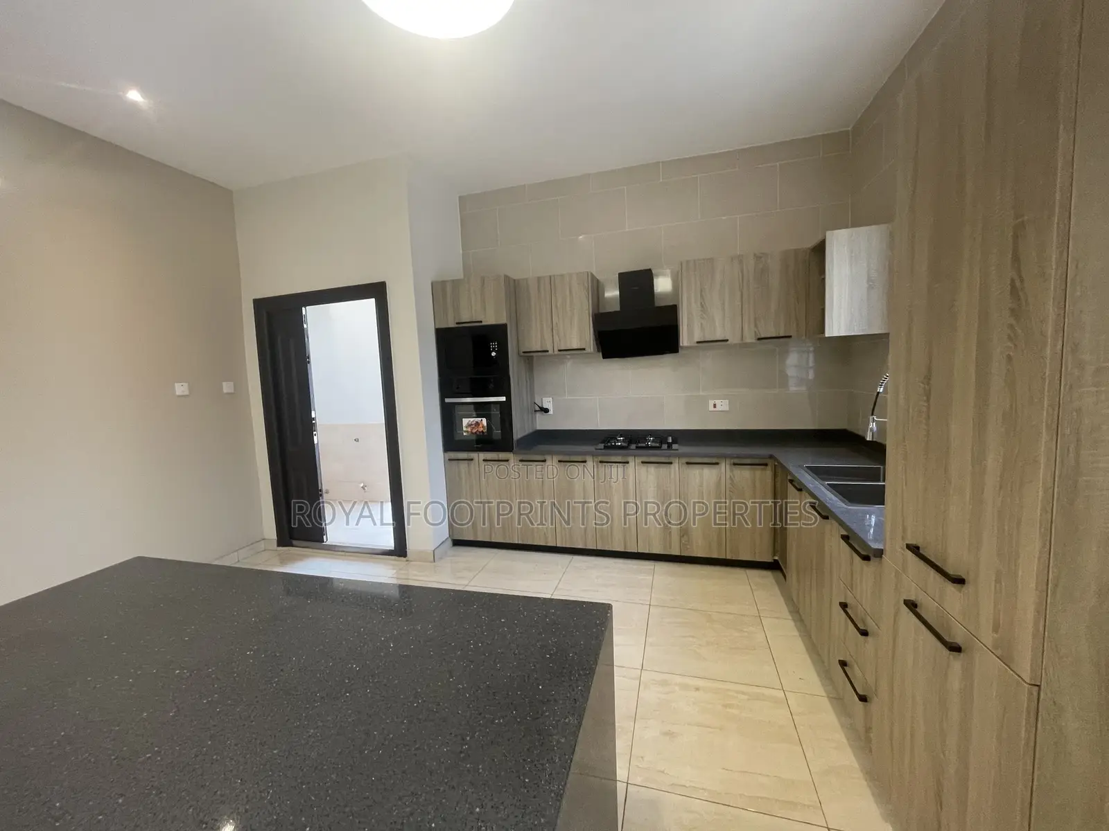 4bdrm House in Luxelooks Properties, Lake Side Estate for sale