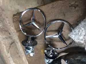 Mercedes Benz Bonnet Crown