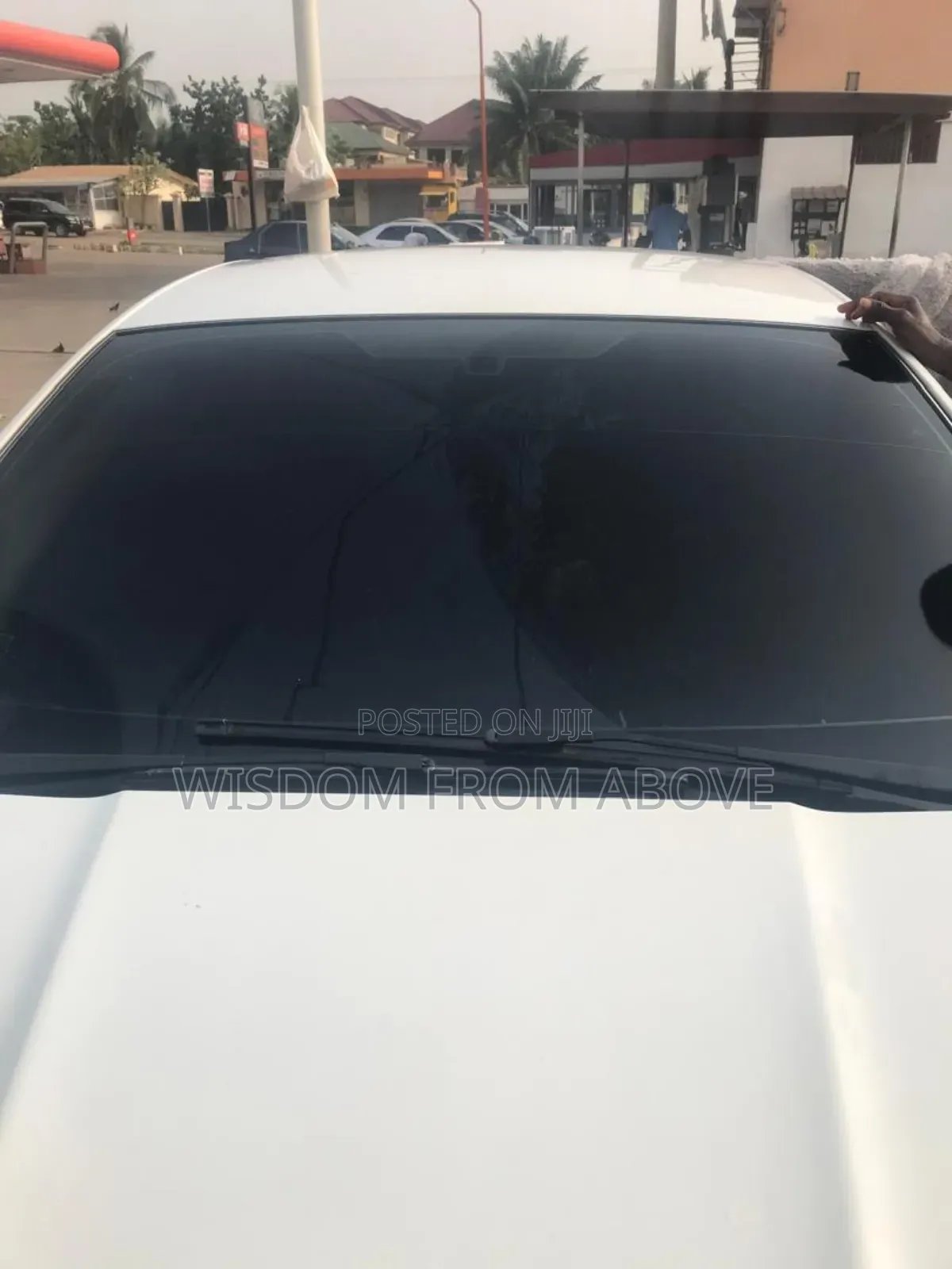 Tinted Your Windscreen to Avoid Sun and Light Reflection