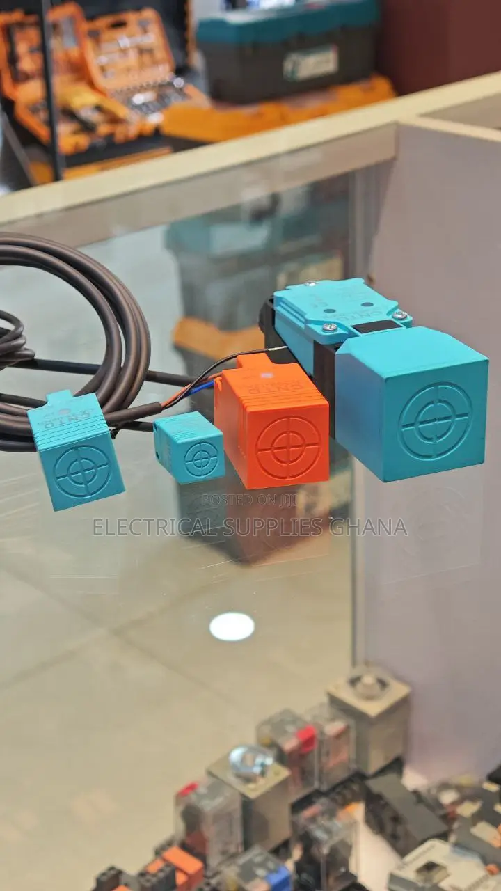 Square Inductive Proximity Sensor for Industrial Automation