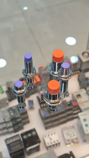 Cylindrical Inductive Proximity Sensor for Automation
