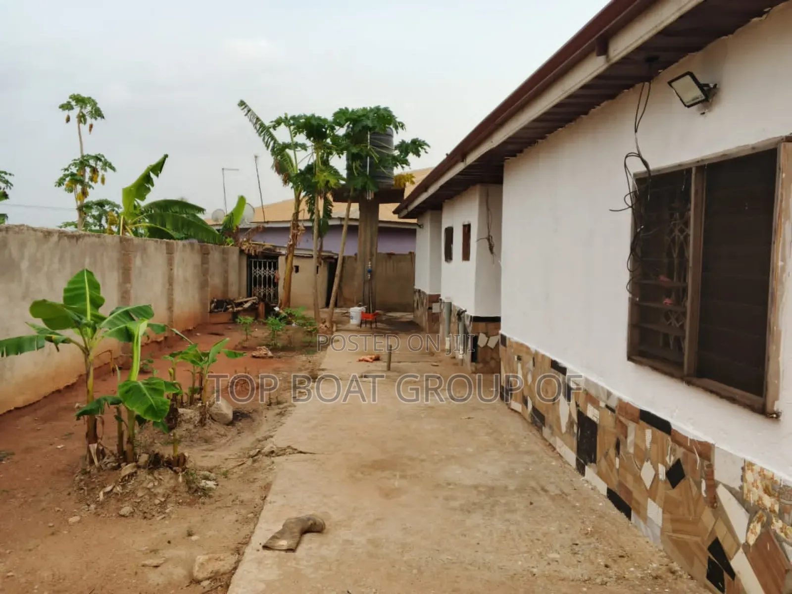 6bdrm House in Abuakwa  Top-Boat, Kumasi Metropolitan for sale