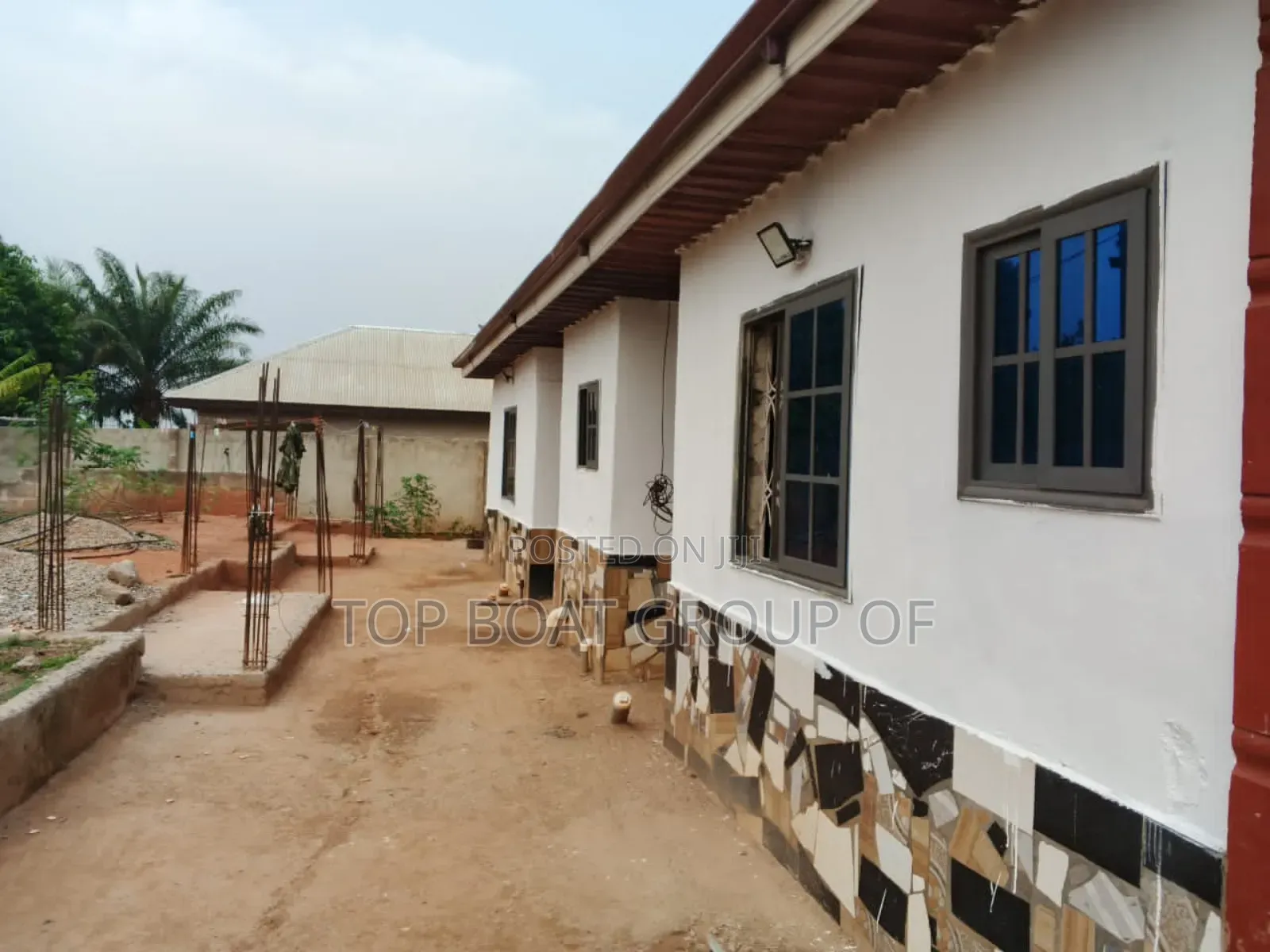 6bdrm House in Abuakwa  Top-Boat, Kumasi Metropolitan for sale