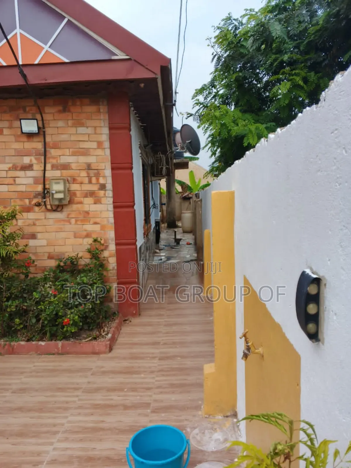 6bdrm House in Abuakwa  Top-Boat, Kumasi Metropolitan for sale