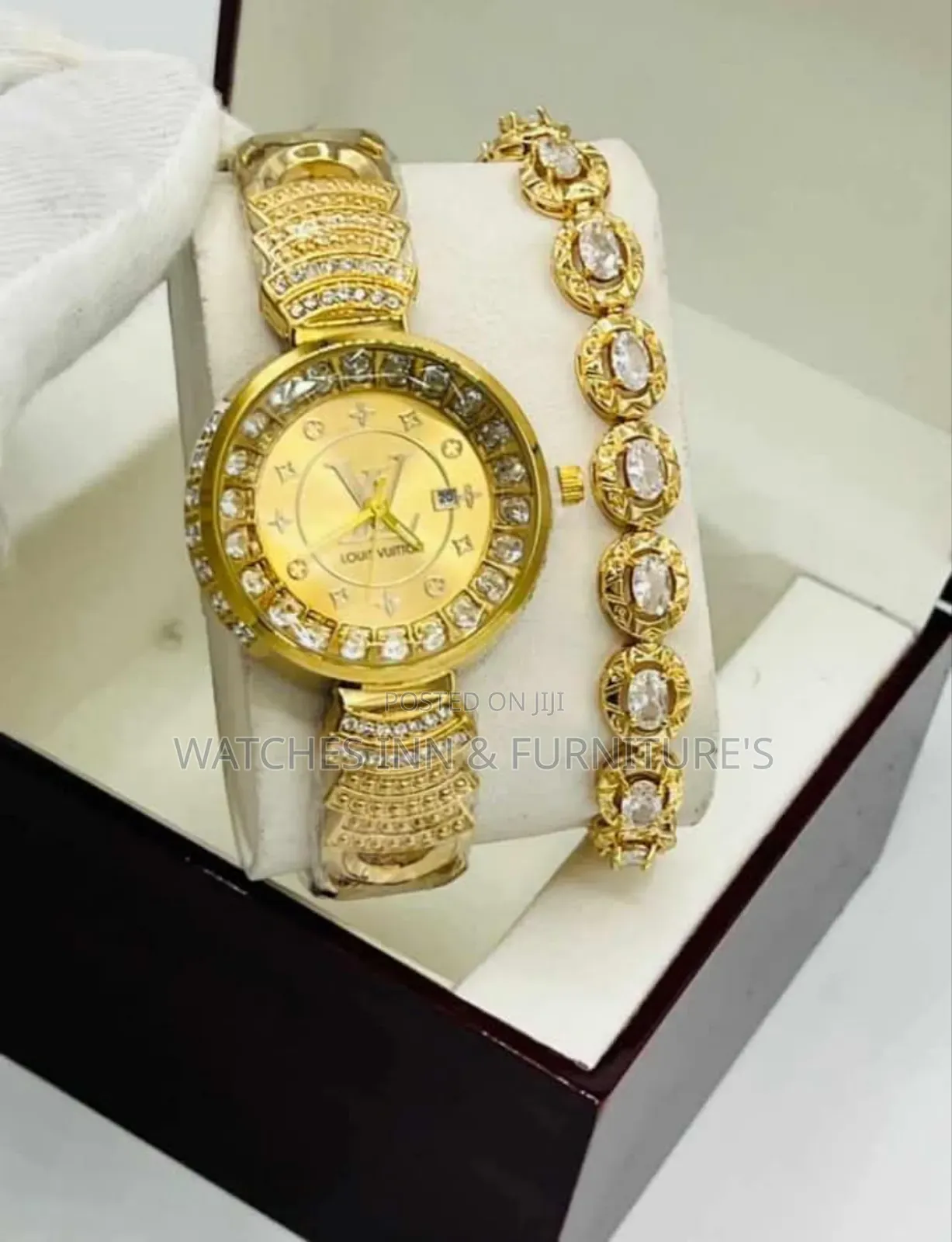 Louis Vuitton Ladies Watch With Bracelet ( Anti Fade )