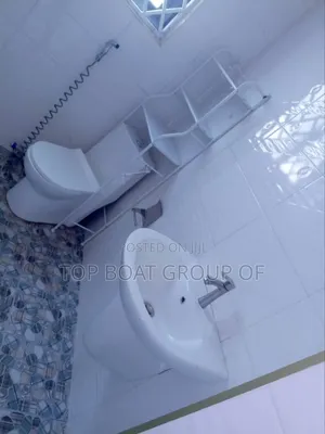 5bdrm House in Top-Boat Estate, Kumasi Metropolitan for sale