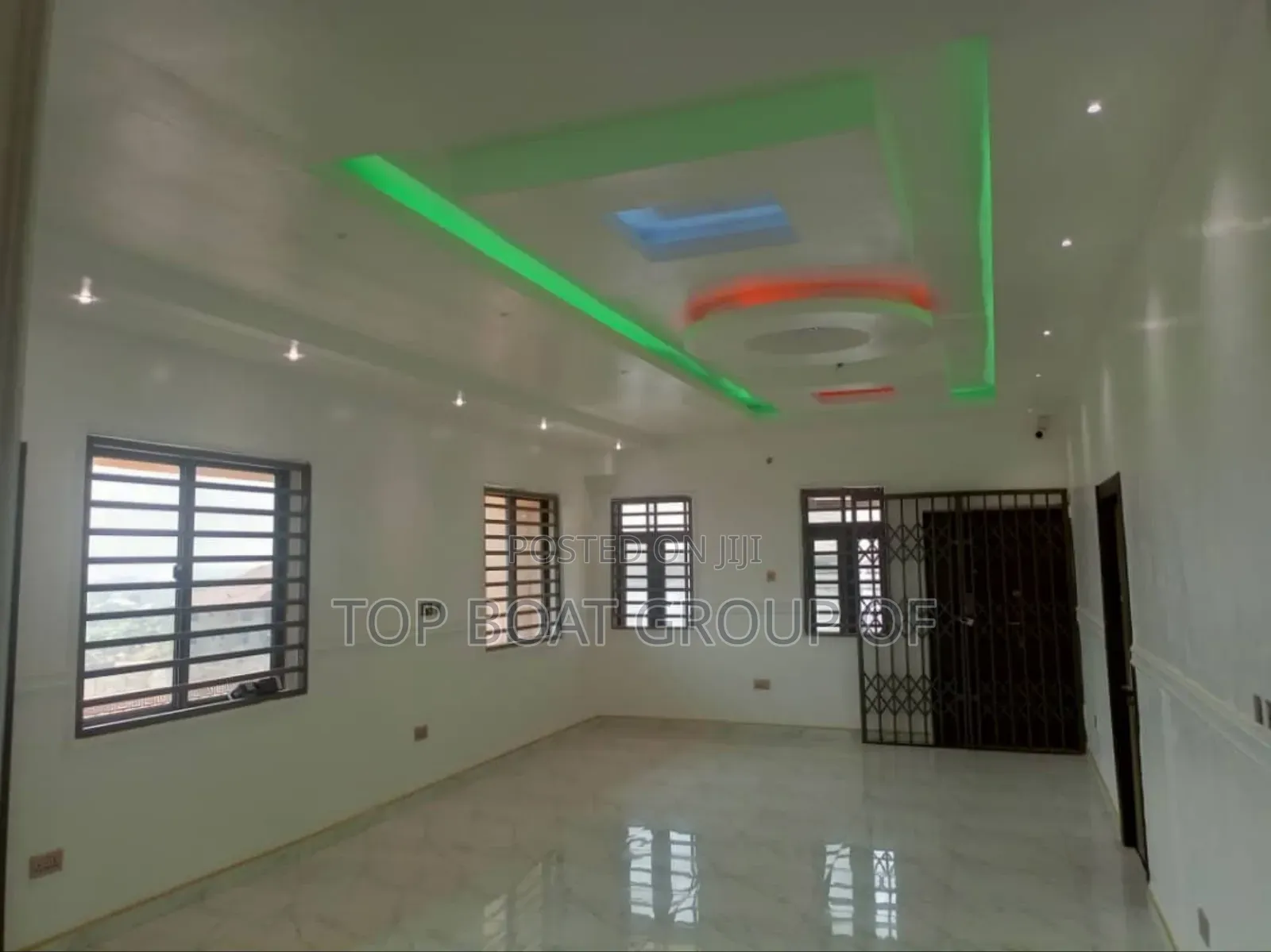 5bdrm House in Top-Boat Estate, Kumasi Metropolitan for sale