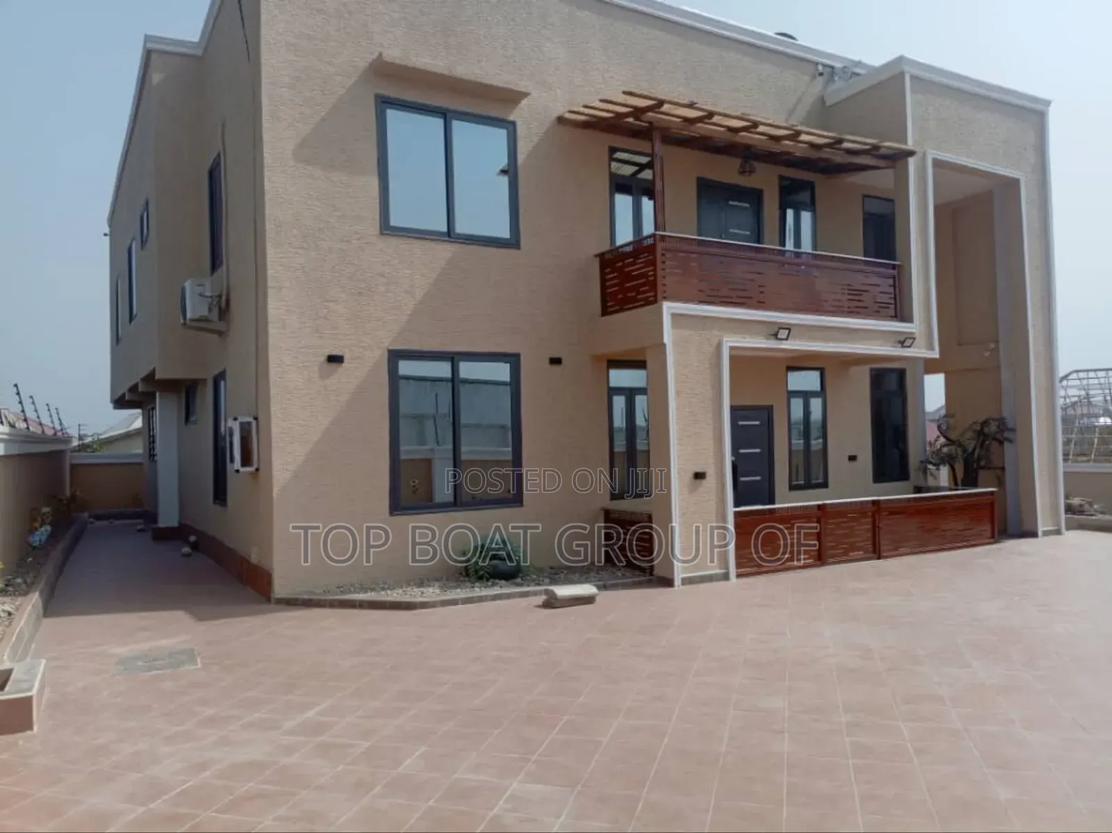 5bdrm House in Top-Boat Estate, Kumasi Metropolitan for sale