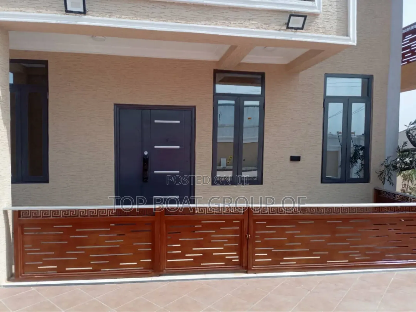 5bdrm House in Top-Boat Estate, Kumasi Metropolitan for sale