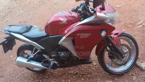 Honda CBR 2012 Red