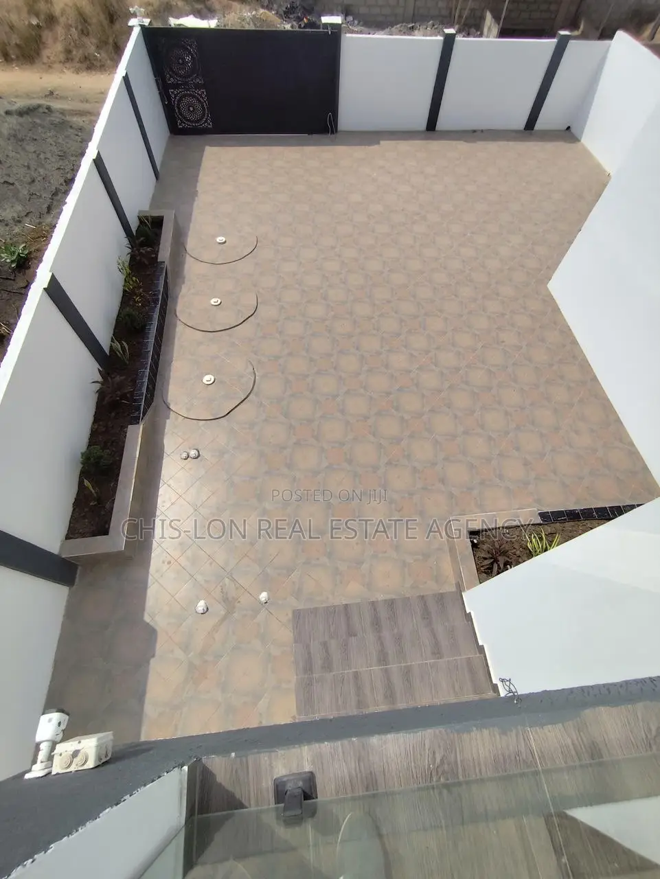 4bdrm Duplex in East Legon for sale