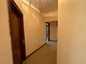 7bdrm Block of Flats in Pokuase for sale