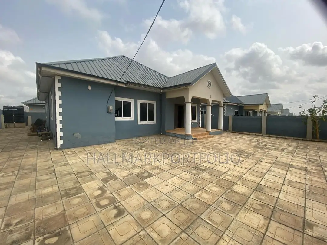 3bdrm House in Kasoa Obolo Estate, Opeikuma for sale