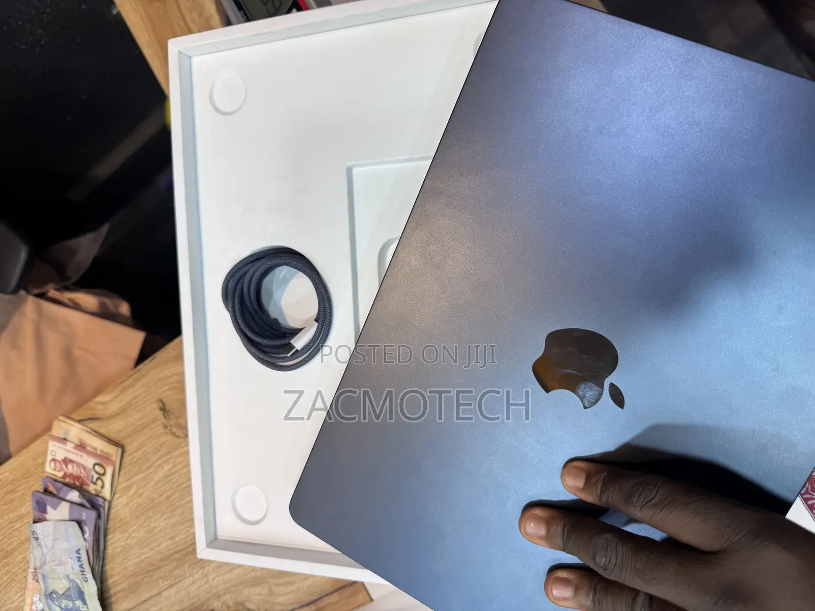 Laptop Apple MacBook Air 2024 M3 13-Inch 16GB Apple M3 SSD 256GB