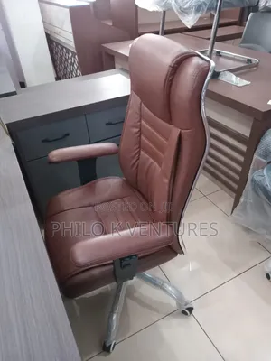 Elated Management Swivel Seat