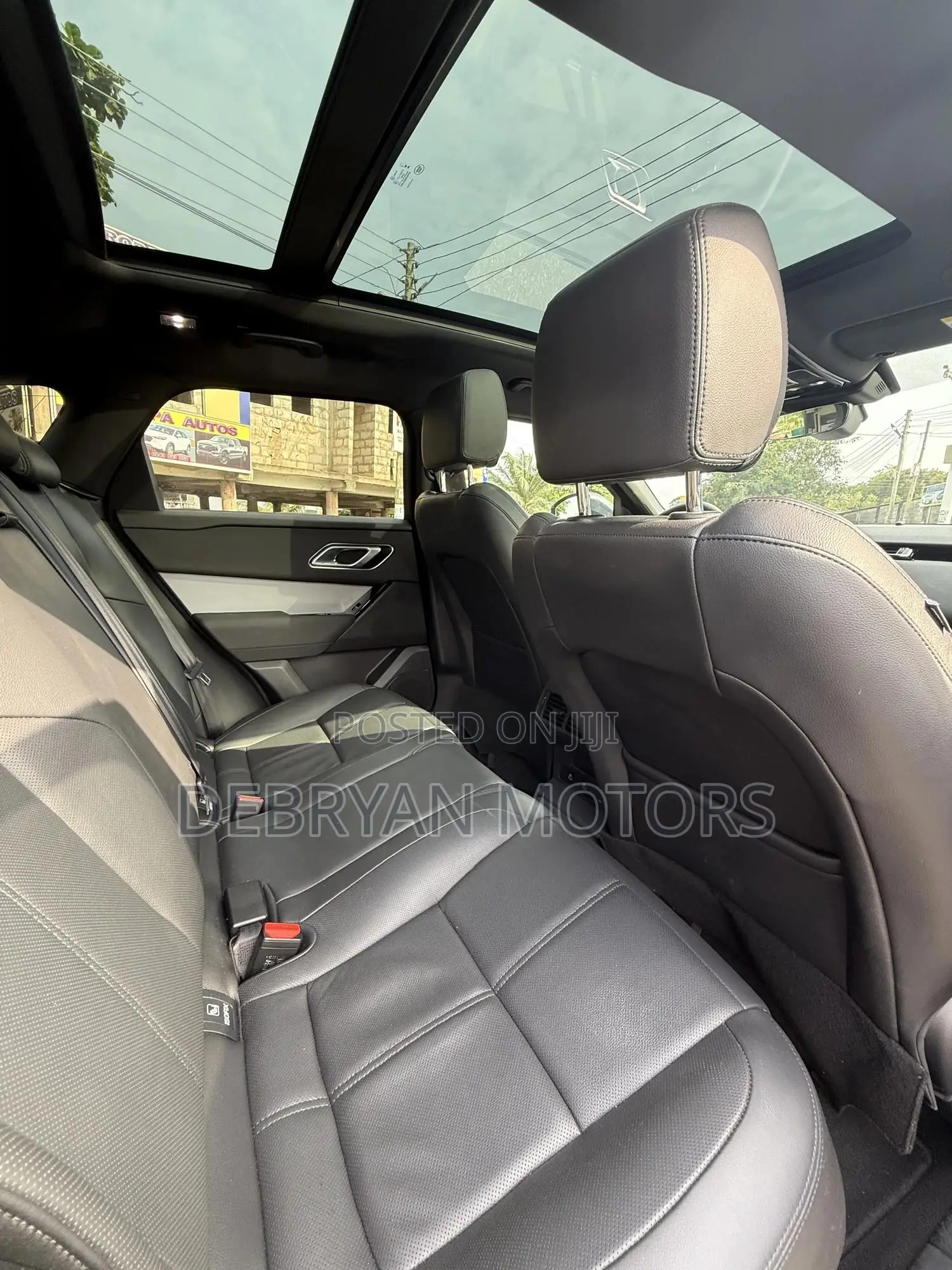 Land Rover Range Rover Velar 2025 Silver