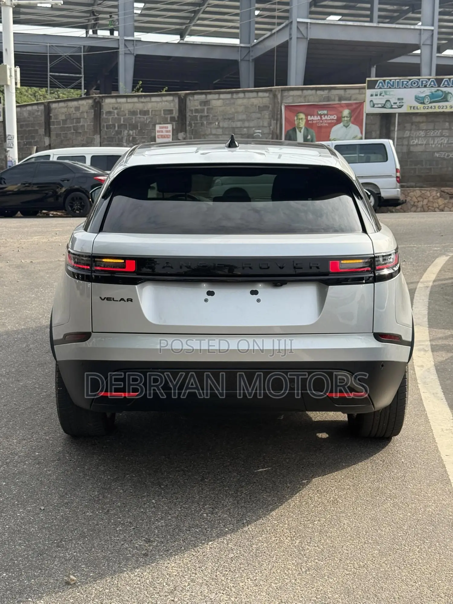 Land Rover Range Rover Velar 2025 Silver