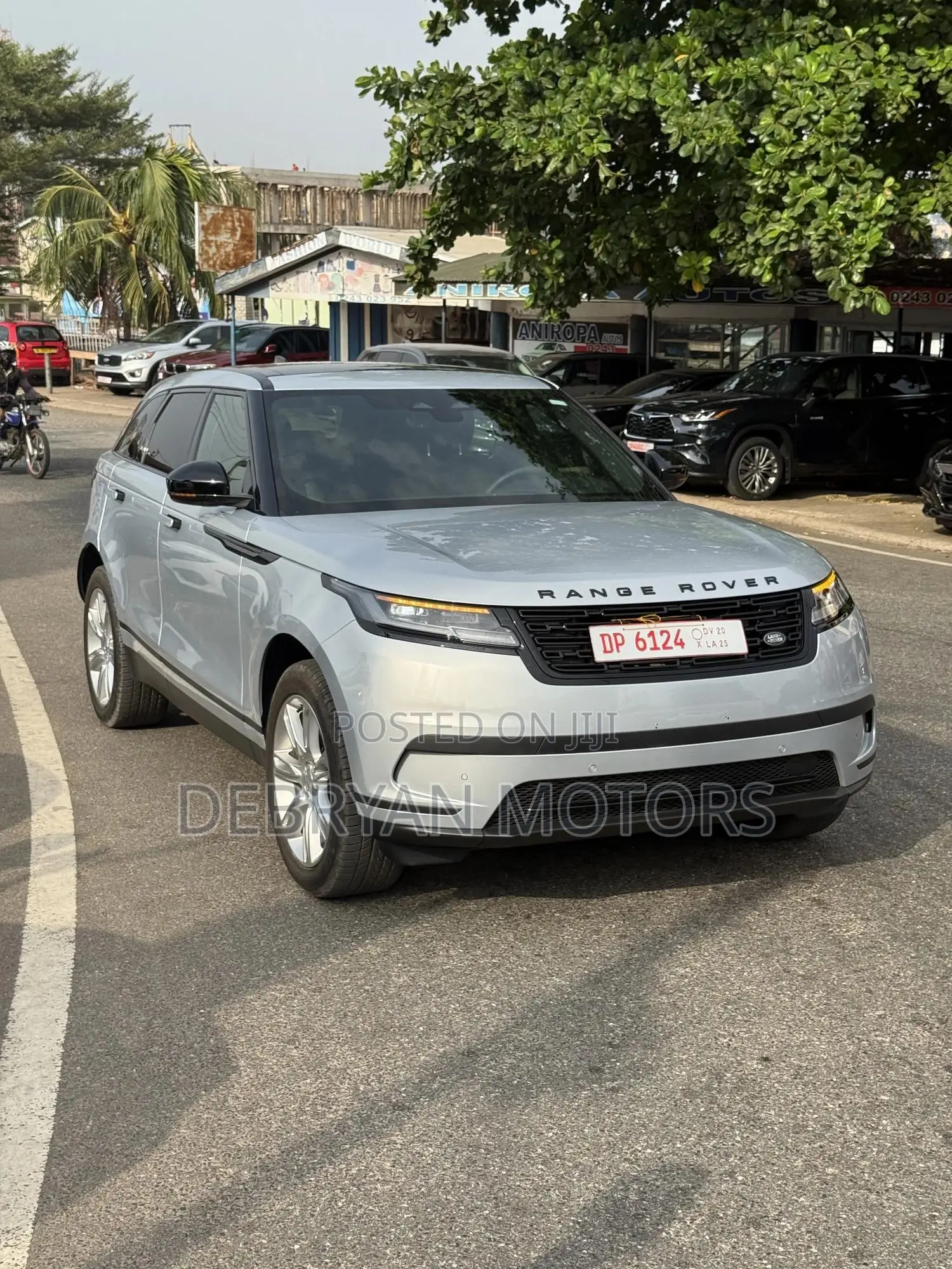 Land Rover Range Rover Velar 2025 Silver