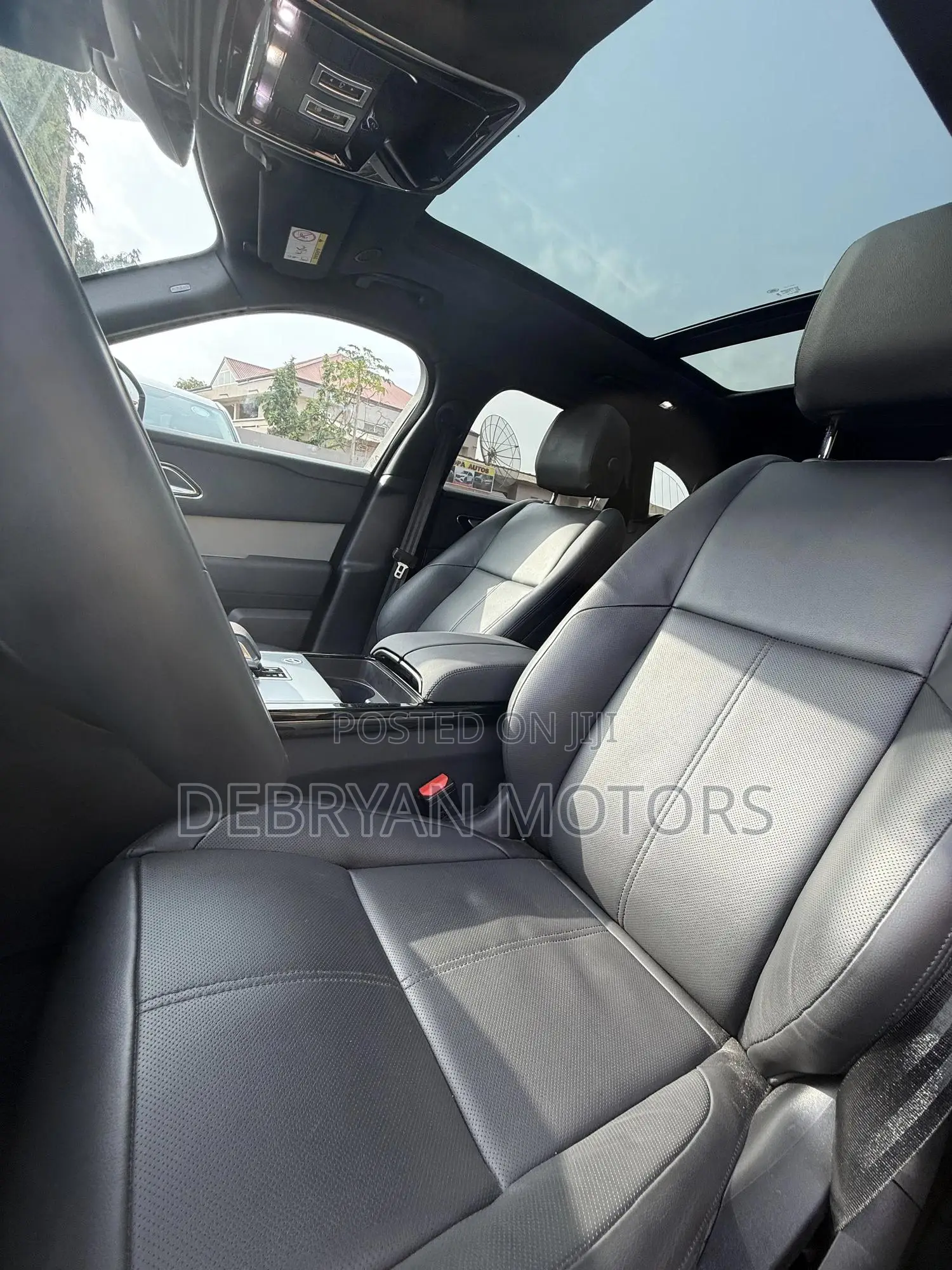 Land Rover Range Rover Velar 2025 Silver