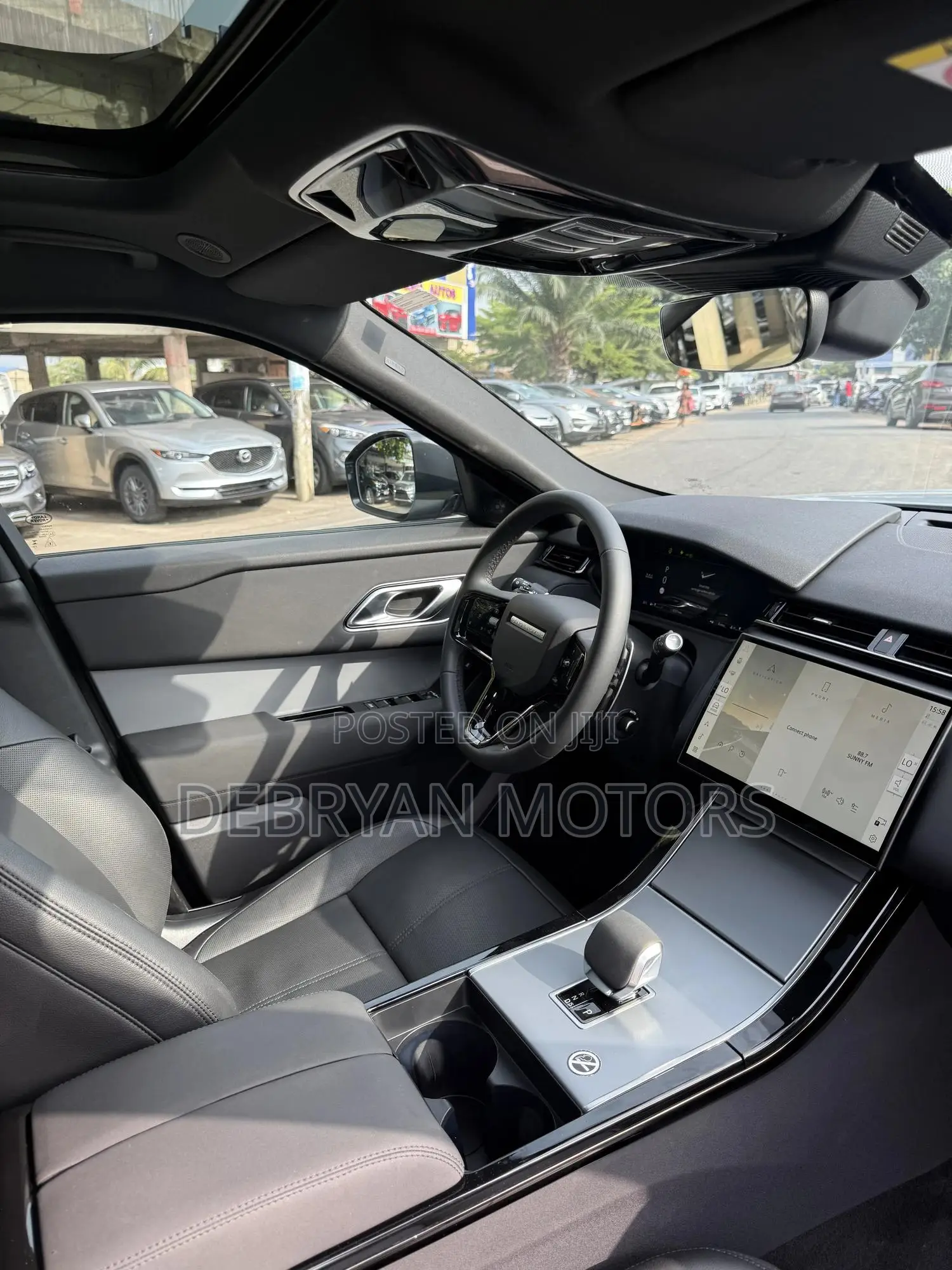 Land Rover Range Rover Velar 2025 Silver