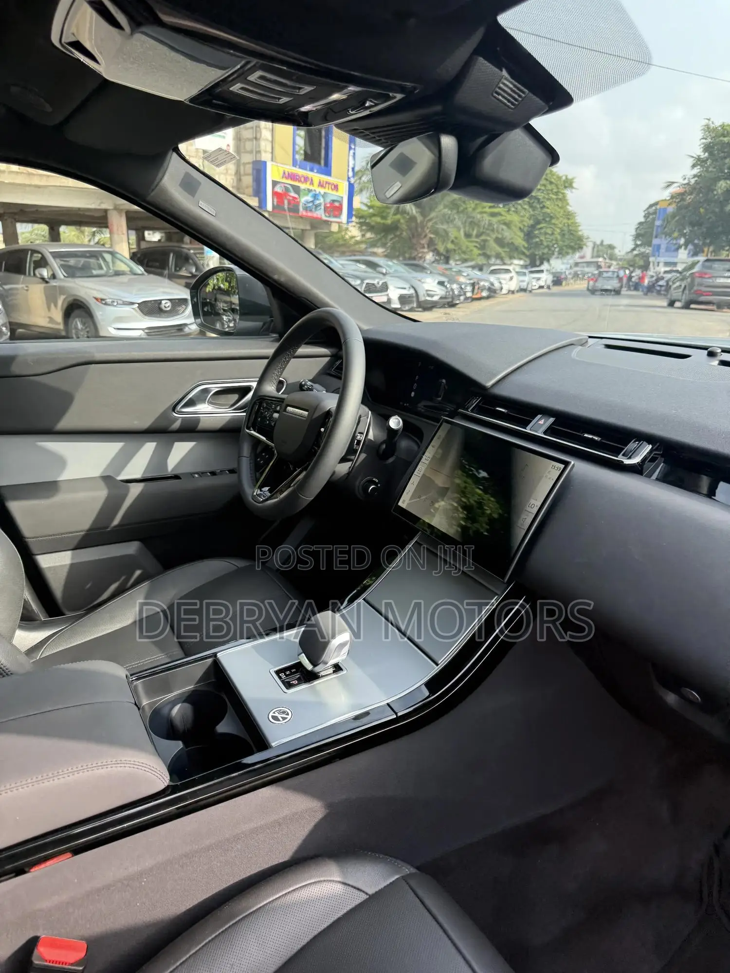 Land Rover Range Rover Velar 2025 Silver
