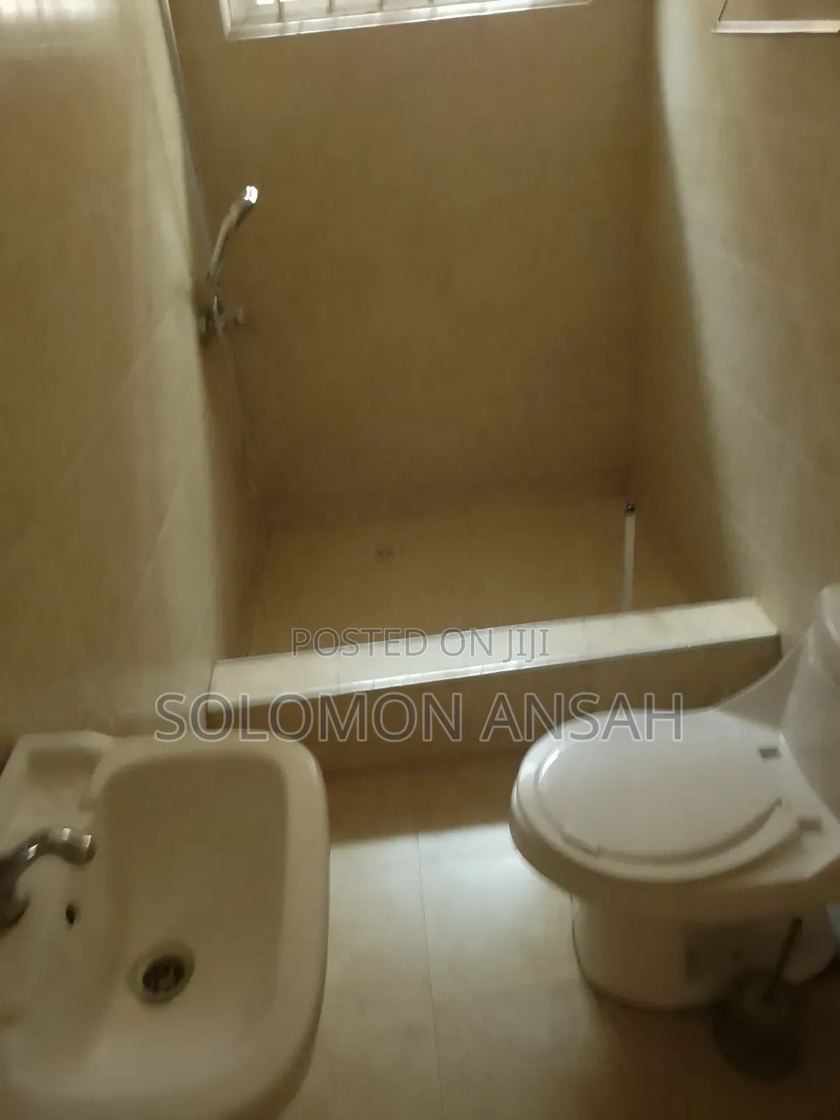 8bdrm House in Free Will Agency, Kumasi Metropolitan for sale