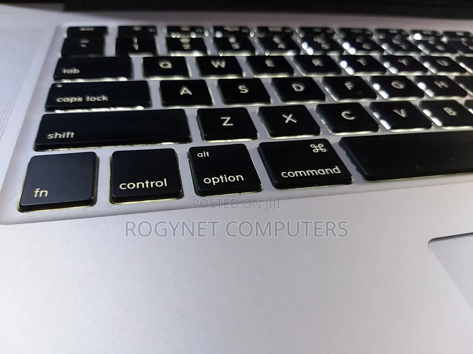 New Laptop Apple MacBook Pro 2015 16GB Intel Core i7 SSD 512GB