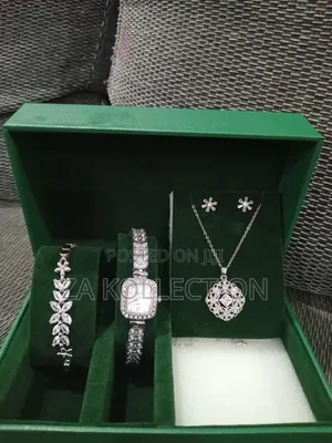 Luxurious Gold Jewellery Set for Ladies