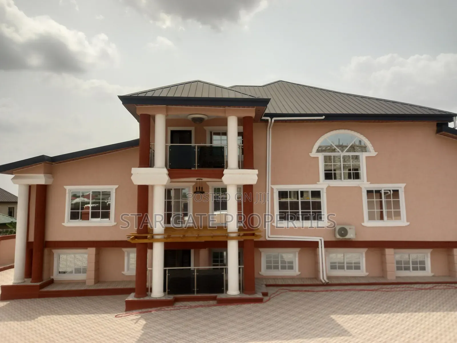 8bdrm House in Atonsu Esereso, Kumasi Metropolitan for sale
