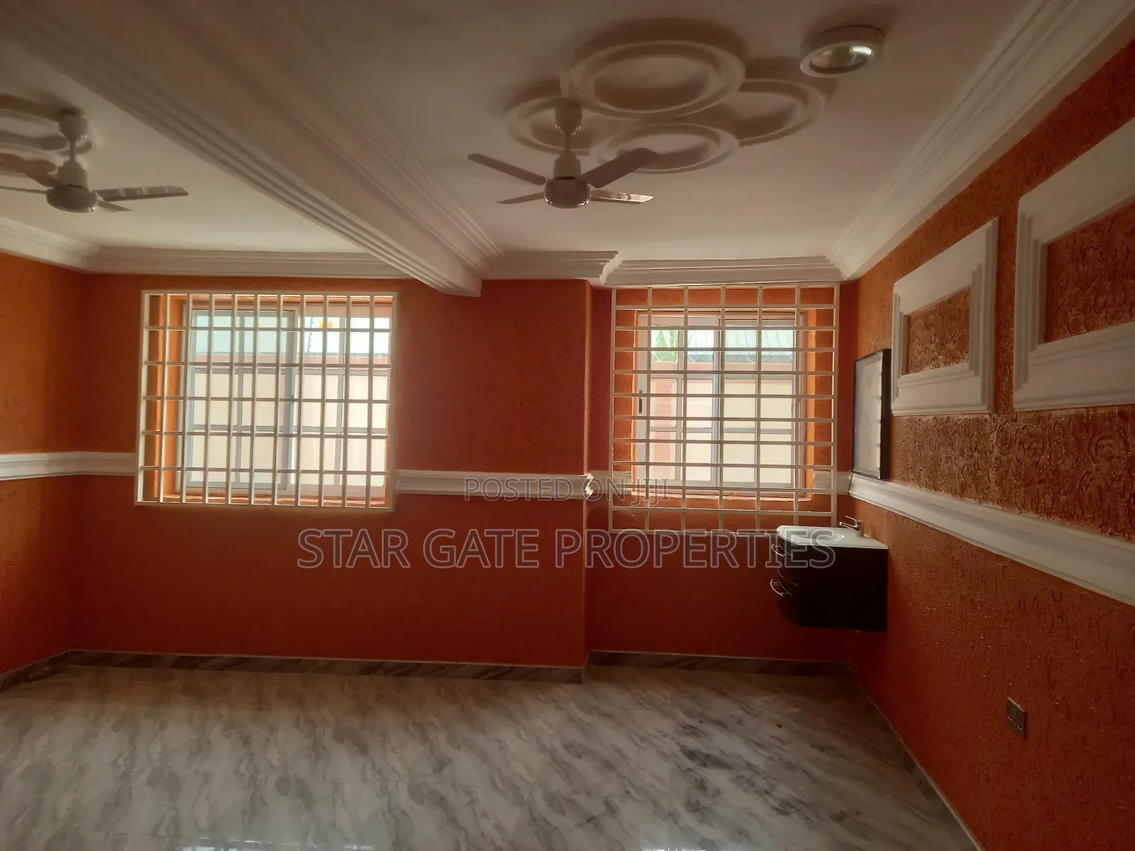 8bdrm House in Atonsu Esereso, Kumasi Metropolitan for sale