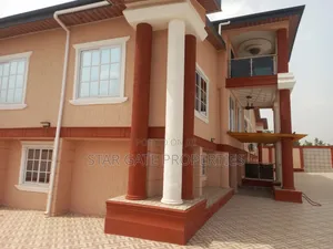 8bdrm House in Atonsu Esereso, Kumasi Metropolitan for sale