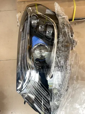 Mercedes-Benz W205 2017 Spec Head Light