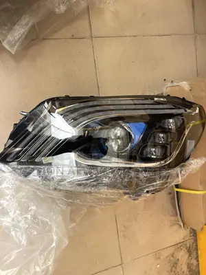 Mercedes-Benz W205 2017 Spec Head Light