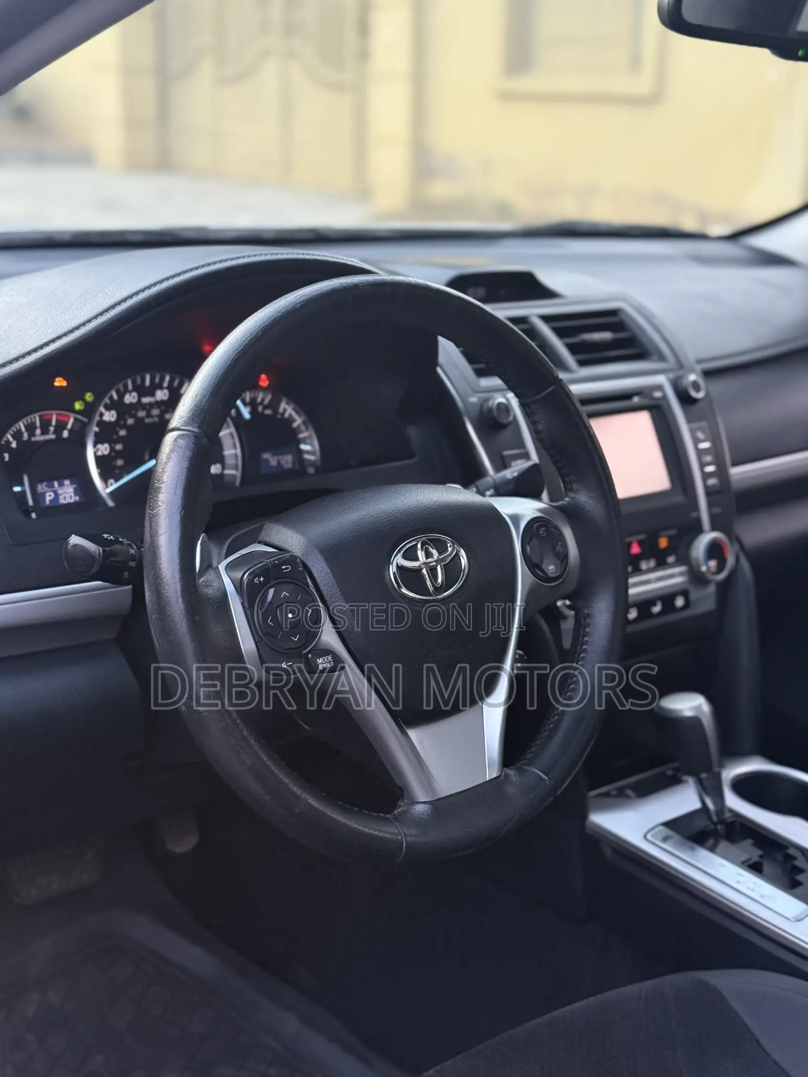 Toyota Camry SE 4dr Sedan w/Prod. End 11/13 (2.5L 4cyl 6A) 2014 Silver