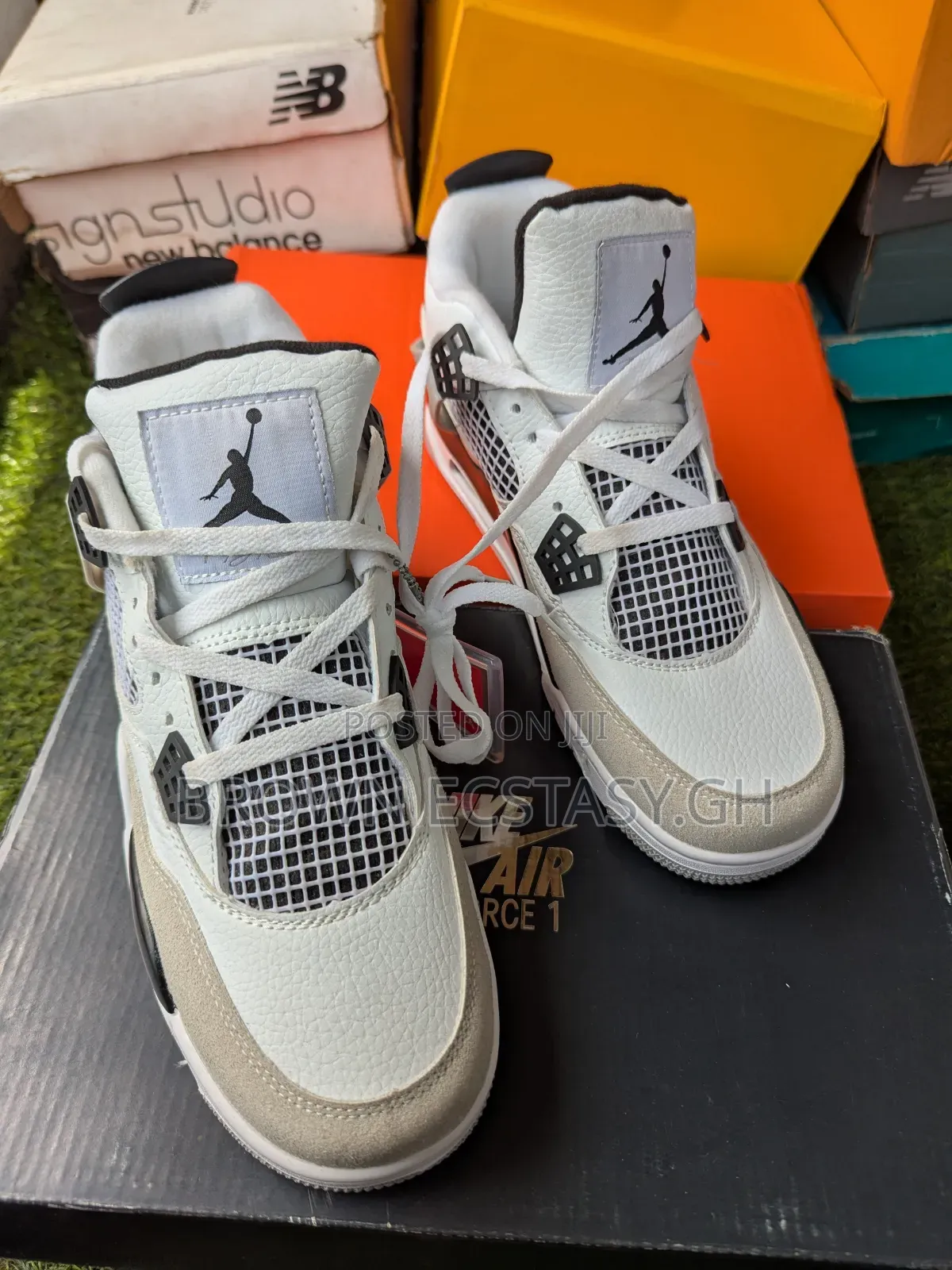 Jordan 4 Sneakers (Black and White)