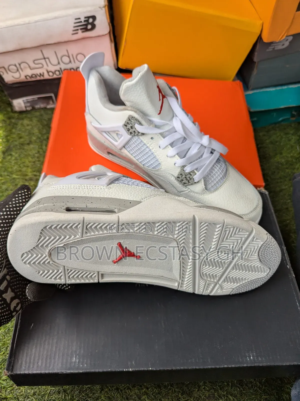 Jordan 4 Retro Sneaker (White and Ash)
